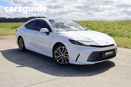 White 2024 Toyota Camry Sedan SL Hybrid