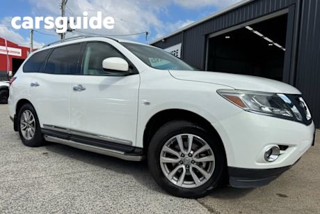 White 2013 Nissan Pathfinder Wagon ST-L (4X2)