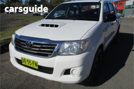White 2014 Toyota Hilux Dual Cab Pick-up SR