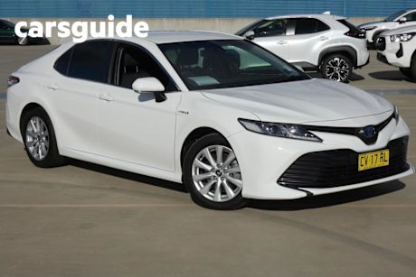 White 2020 Toyota Camry Sedan Ascent (hybrid)