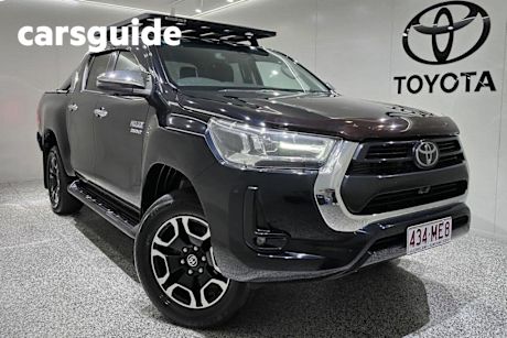 Black 2023 Toyota Hilux Double Cab Pick Up SR5 + Premium Interior (4X4)
