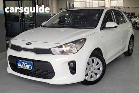 White 2019 Kia RIO Hatchback S