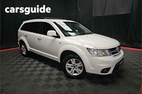 White 2013 Fiat Freemont Wagon Urban