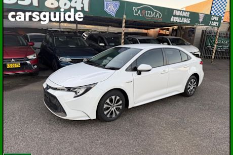 White 2020 Toyota Corolla Sedan Ascent Sport + Navi (hybrid)