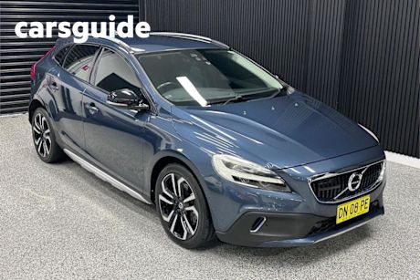 Blue 2016 Volvo V40 Wagon D4 Inscription