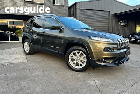 Green 2014 Jeep Cherokee Wagon Longitude (4X4)