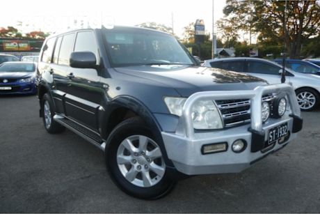Grey 2010 Mitsubishi Pajero Wagon GLS LWB (4X4)