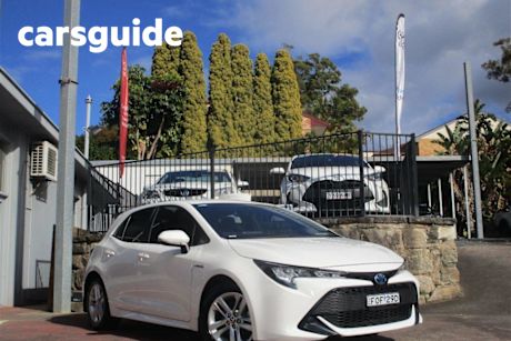 White 2018 Toyota Corolla Hatchback Ascent Sport (hybrid)