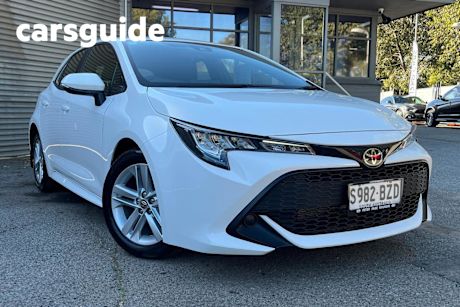 White 2018 Toyota Corolla Hatchback Ascent Sport