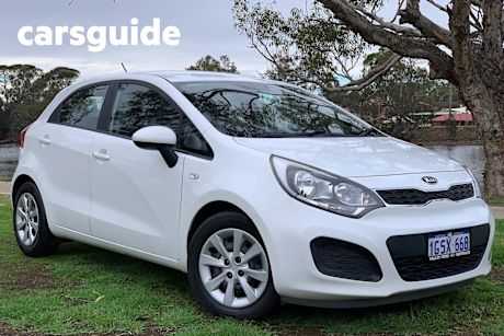 White 2014 Kia RIO Hatchback S