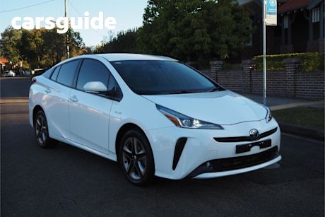 White 2021 Toyota Prius Hatchback I-Tech (hybrid)