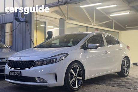 White 2018 Kia Cerato Sedan Sport+