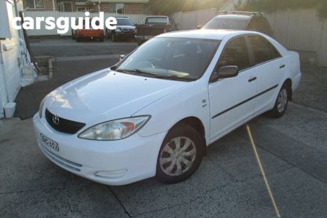 White 2003 Toyota Camry Sedan Altise