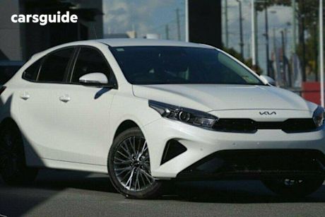 White 2024 Kia Cerato Hatchback Sport+