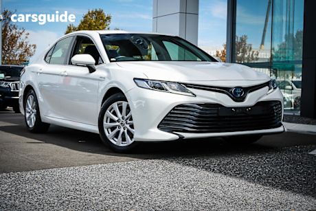 White 2019 Toyota Camry Sedan Ascent (hybrid)