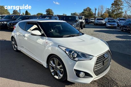 White 2017 Hyundai Veloster Coupe SR Turbo