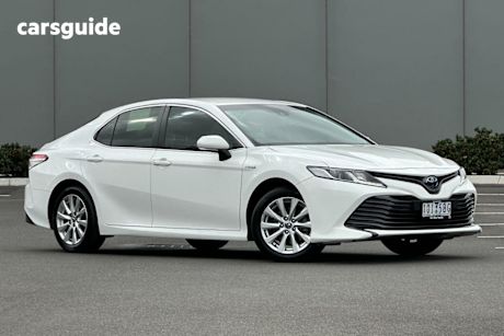 White 2018 Toyota Camry Sedan Ascent (hybrid)