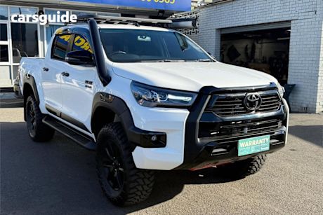 White 2017 Toyota Hilux Dual Cab Utility SR5 (4X4)