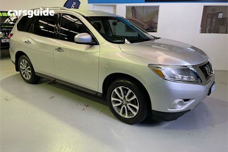 Silver 2014 Nissan Pathfinder Wagon ST (4X2)
