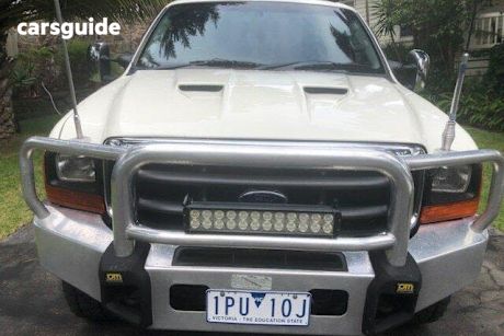 White 2006 Ford F250 Crew Cab Pickup XLT (4X4)