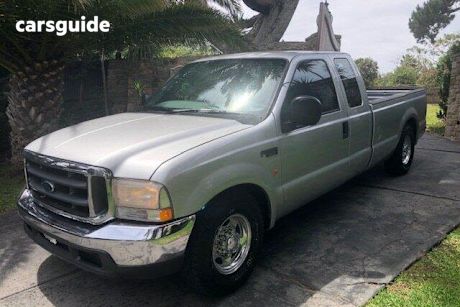 Silver 2005 Ford F250 Super Cab Pickup XLT