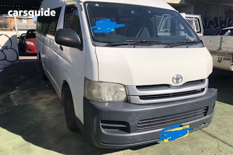 White 2008 Toyota Hiace Bus Commuter