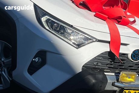 White 2021 Toyota RAV4 Wagon GX (awd) Hybrid