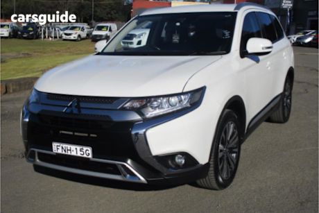 White 2020 Mitsubishi Outlander Wagon LS 7 Seat (awd)