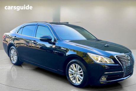Black 2015 Toyota Crown Sedan Royal Saloon