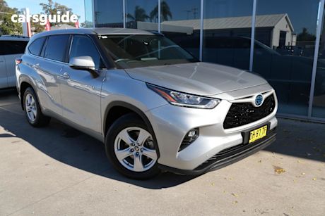 Silver 2022 Toyota Kluger Wagon