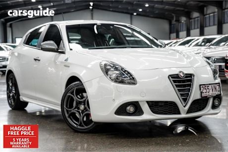 White 2015 Alfa Romeo Giulietta Hatchback Quadrifoglio Verde