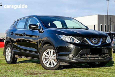 Black 2014 Nissan Qashqai Wagon ST (4X2)