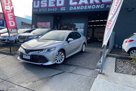 Beige 2019 Toyota Camry Sedan Ascent (hybrid)