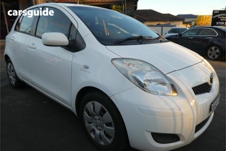 White 2010 Toyota Yaris Hatchback YRS