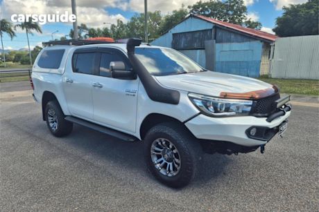 White 2017 Toyota Hilux Dual Cab Utility SR5 (4X4)