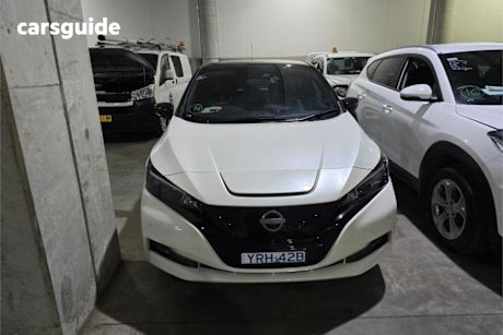 White 2022 Nissan Leaf Hatchback