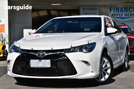 White 2016 Toyota Camry Sedan Atara S
