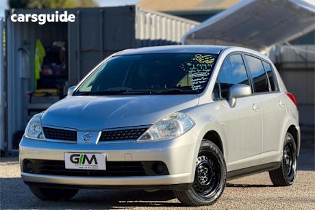 Silver 2007 Nissan Tiida Hatchback ST