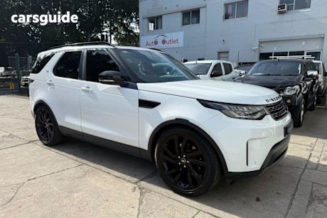 White 2017 Land Rover Discovery Wagon TD4 SE