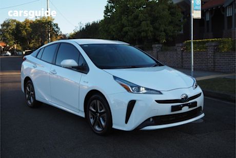 White 2021 Toyota Prius Hatchback I-Tech (hybrid)