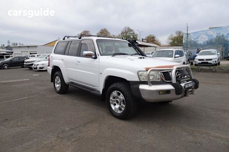 White 2004 Nissan Patrol Wagon ST-L (4X4)