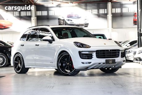 White 2016 Porsche Cayenne Wagon GTS