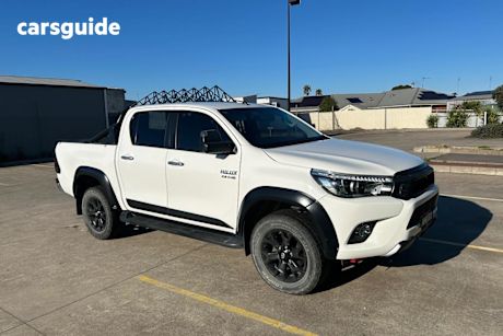 White 2017 Toyota Hilux Dual Cab Utility SR5 (4X4)
