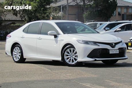 White 2019 Toyota Camry Sedan Ascent (hybrid)