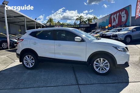 White 2016 Nissan Qashqai Wagon ST (4X2)
