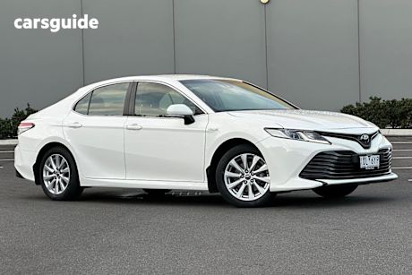 White 2018 Toyota Camry Sedan Ascent (hybrid)