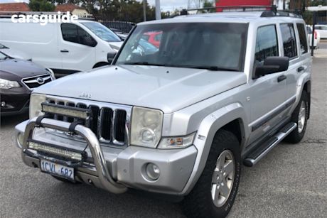 Silver 2008 Jeep Commander Wagon
