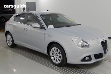 Silver 2015 Alfa Romeo Giulietta Hatchback Distinctive