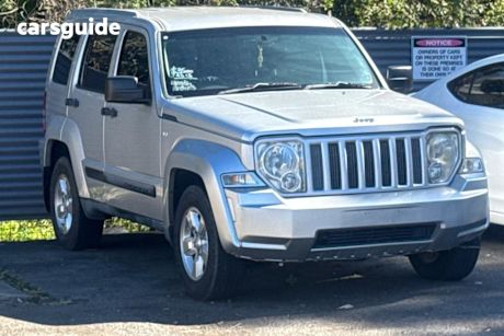 Silver 2011 Jeep Cherokee Wagon Limited (4X4)