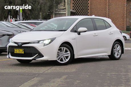 White 2020 Toyota Corolla Hatchback Ascent Sport (hybrid)